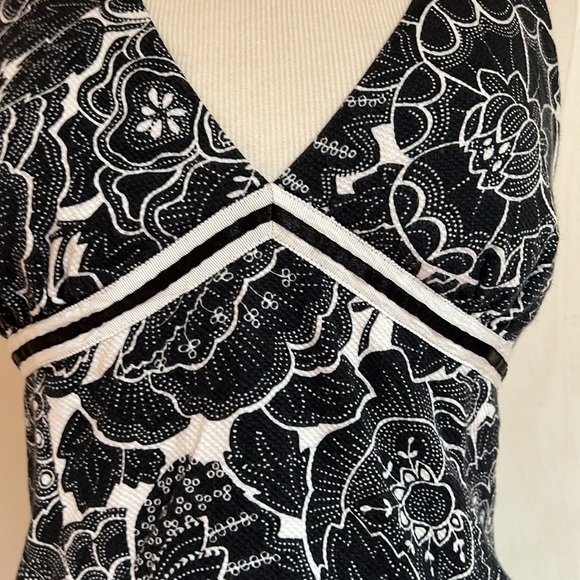 white house black market halter top, behind the neck tie - Picture 9 of 15